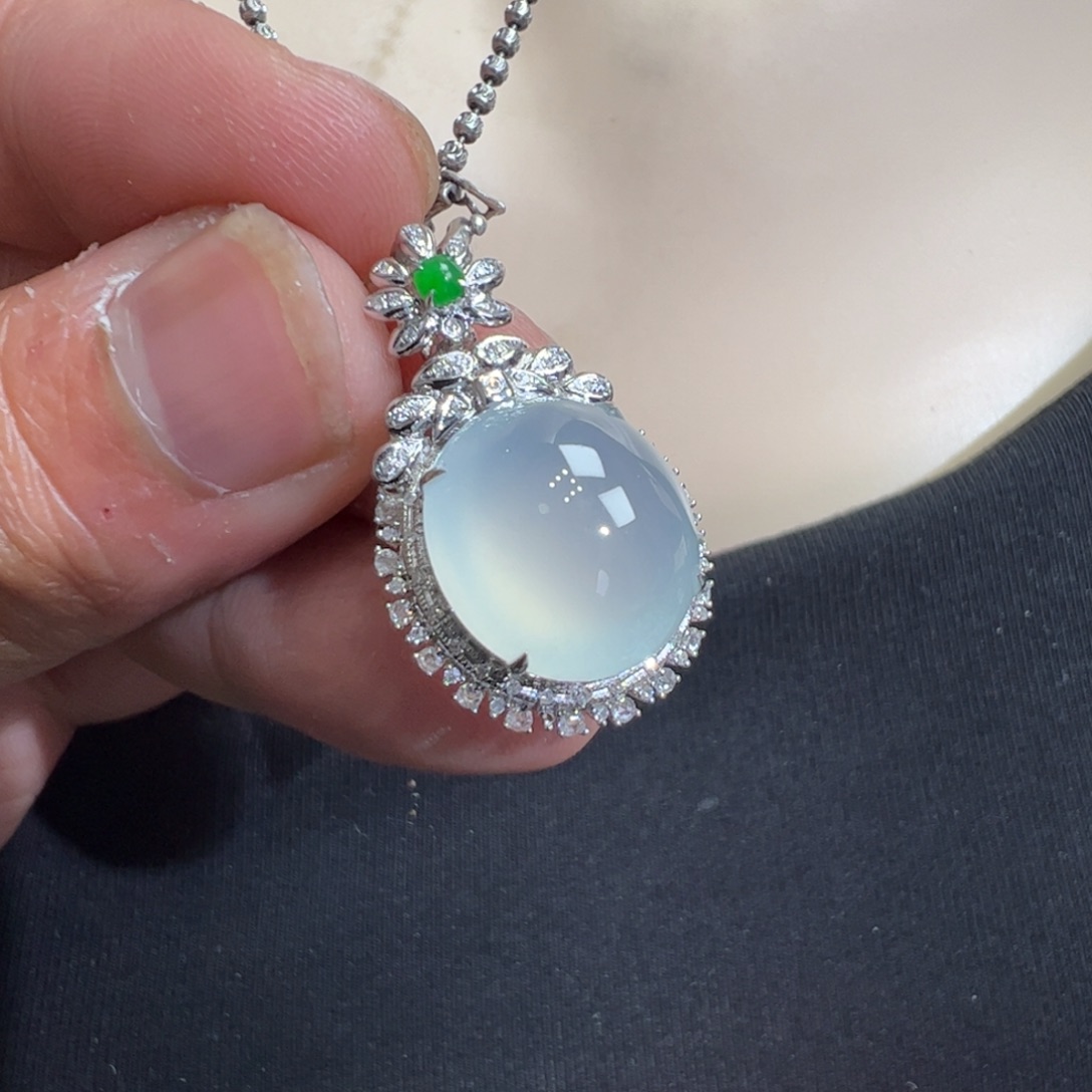 翡翠吊坠(不含链)18K金镶嵌