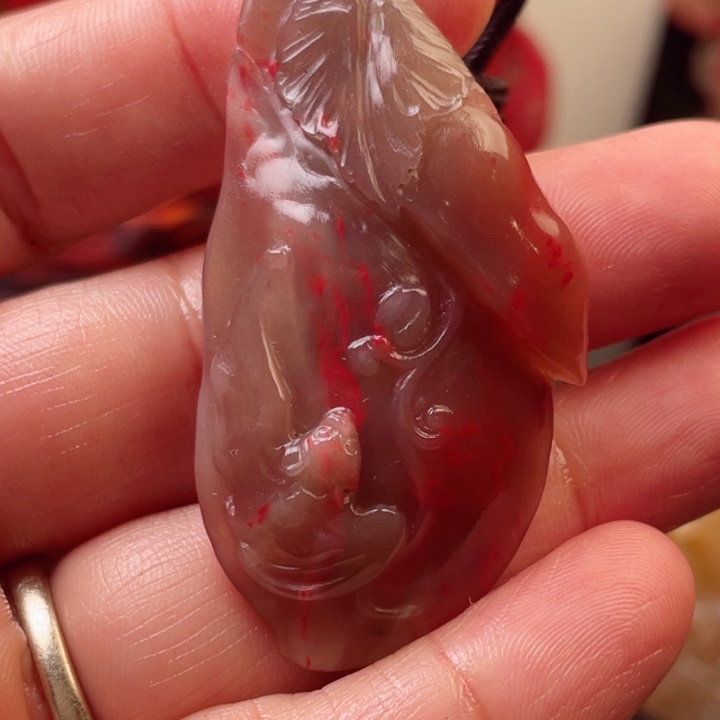 巴林鸡血石牛角地