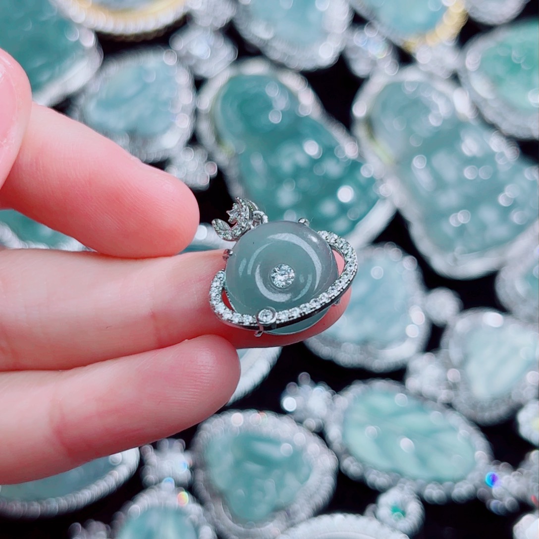 翡翠颈饰未镶嵌扣扣