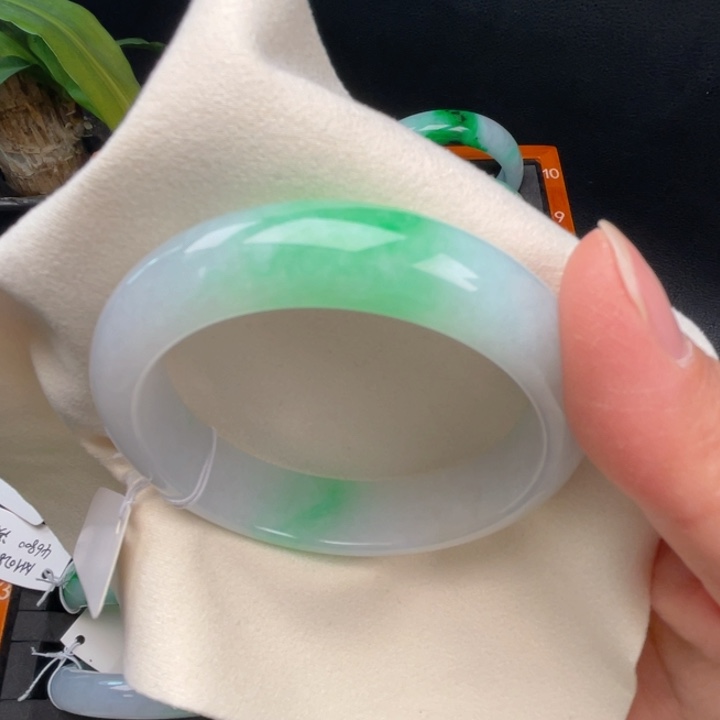 翡翠未镶嵌手镯缅甸翡翠
