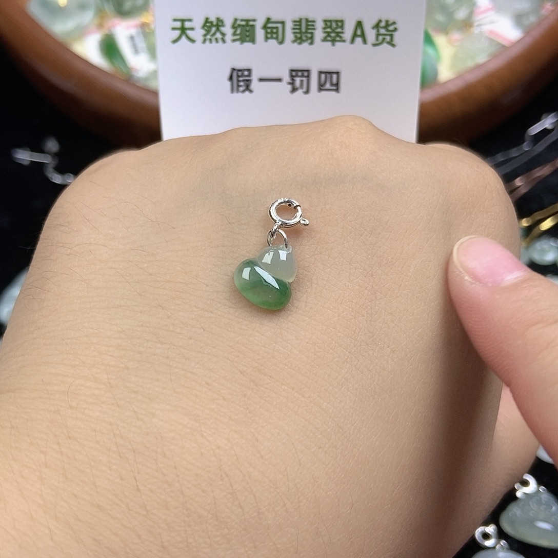 翡翠挂件未镶嵌翡翠