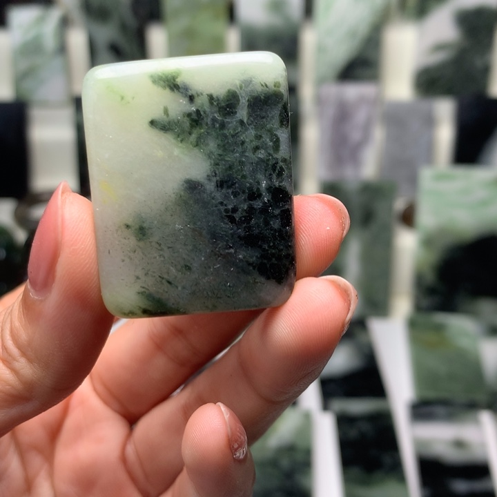 独山玉颈饰未镶嵌小*梁