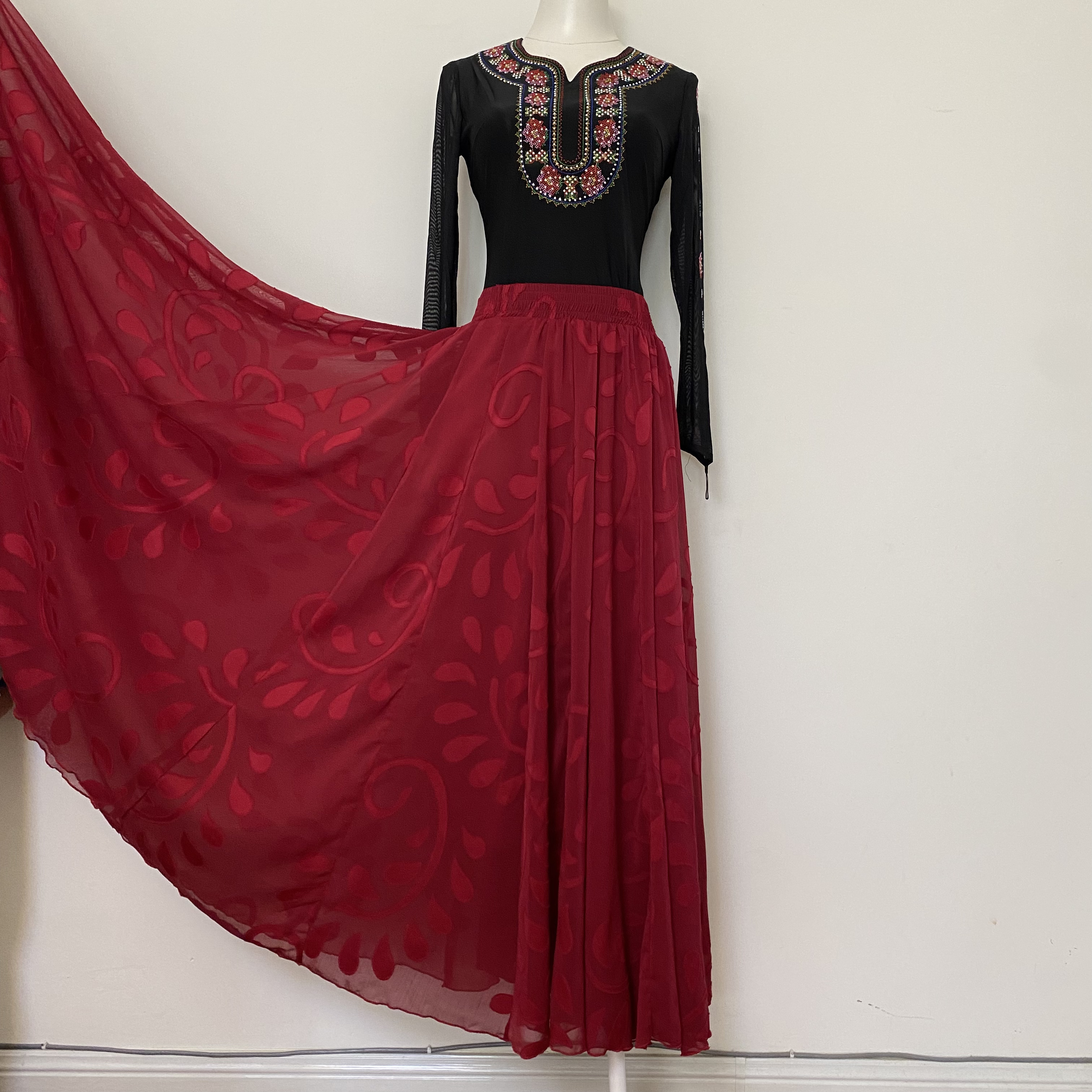 新款松紧腰高档半身裙，垂感好，显瘦，大气，跳舞生活能穿