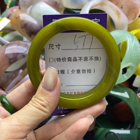 蛇纹石玉手镯未镶嵌