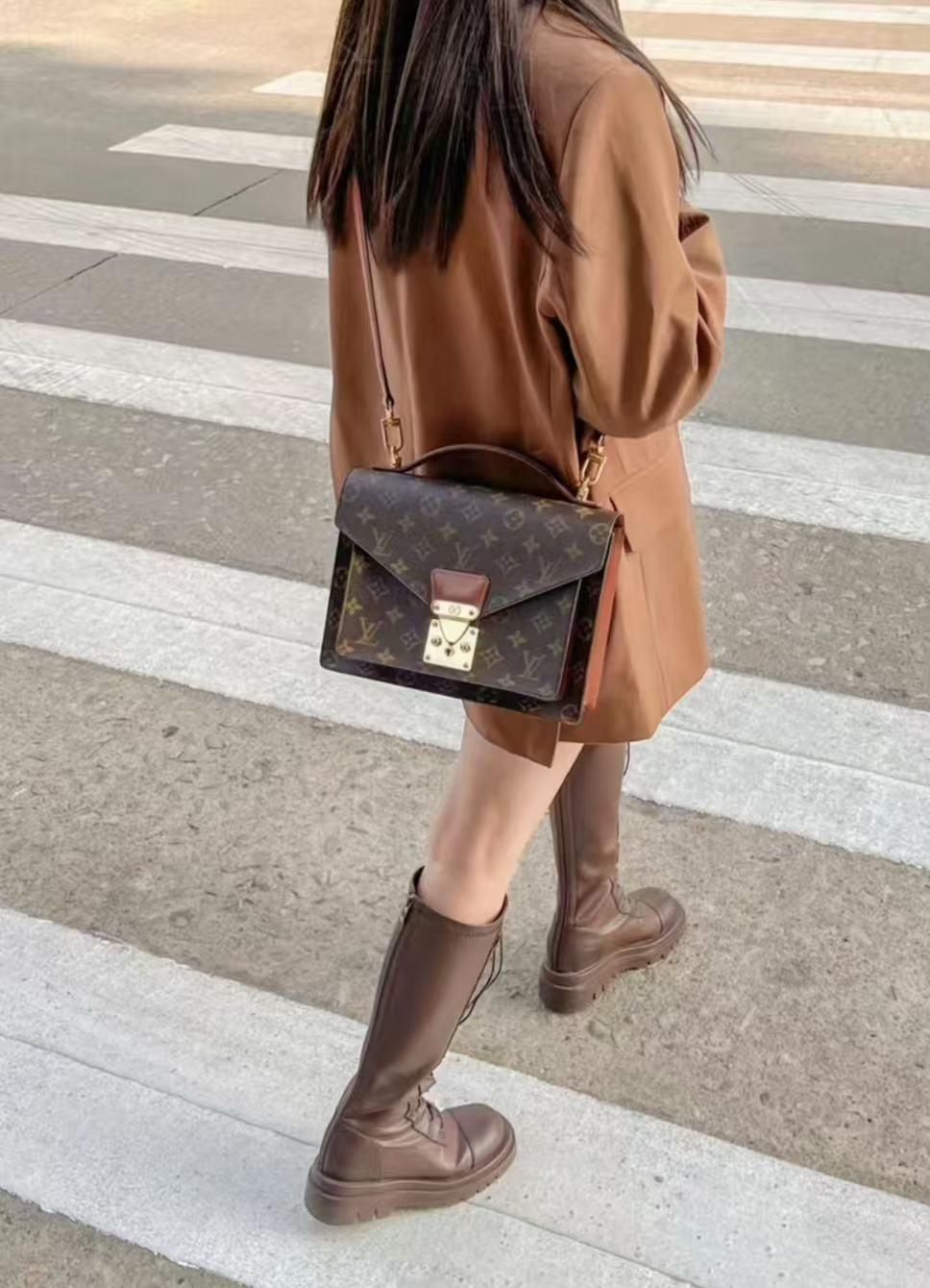 修复品LouisVuitton/路易威登蒙梭包单肩包后换植鞣革2包包