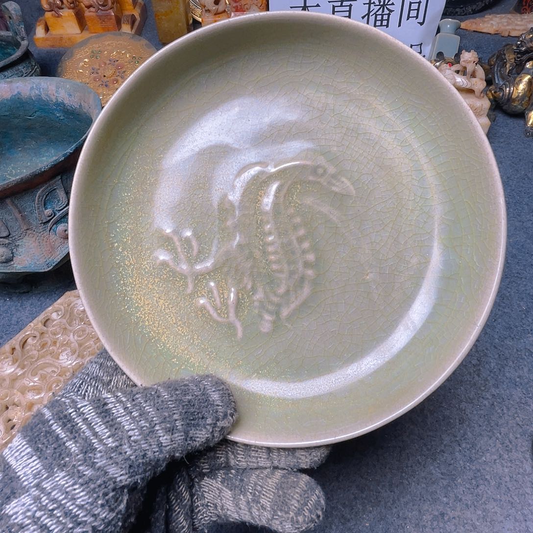 碟坎坎坷坷地走过这座