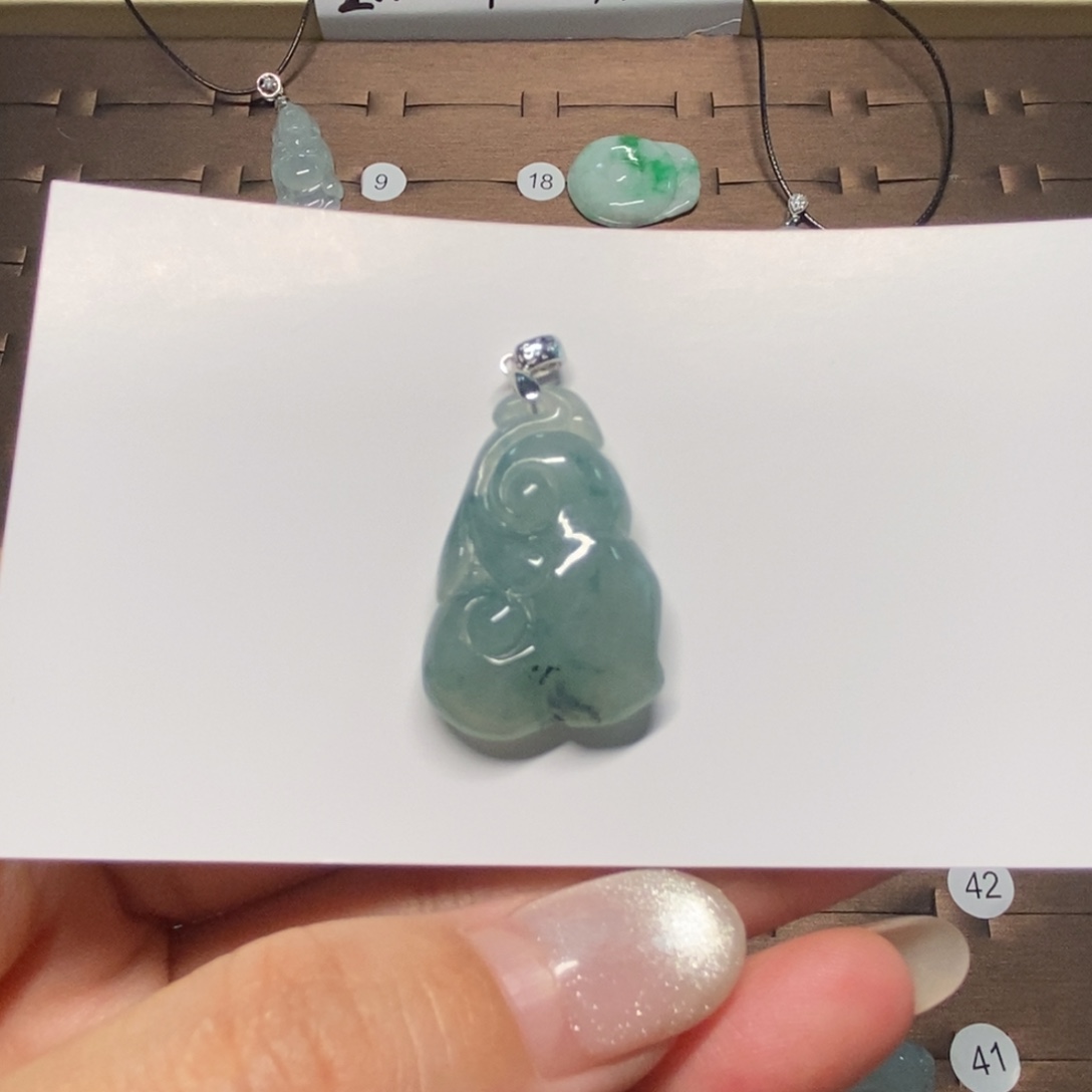 翡翠未镶嵌颈饰翡翠未镶嵌颈饰