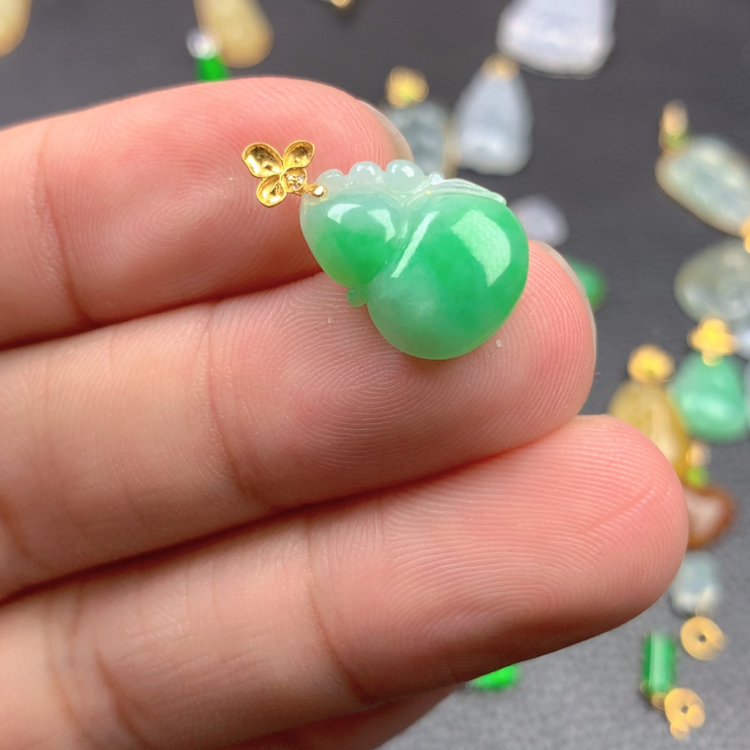 【闪购商品】颈饰18K金镶嵌翡翠爽***势翡翠