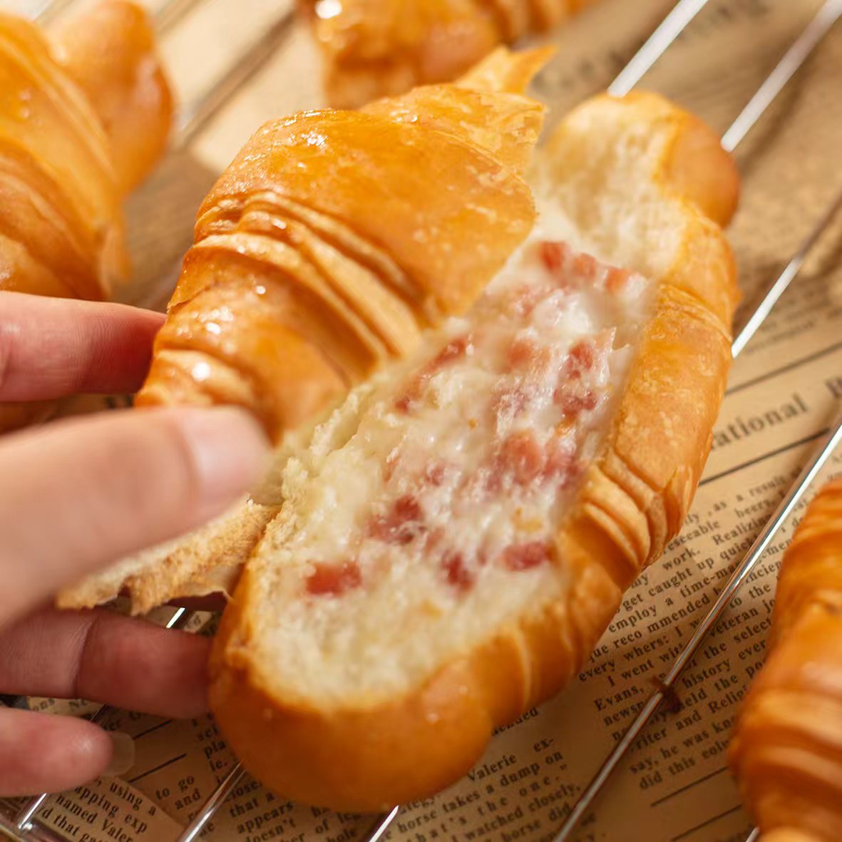 黑松露火腿沙拉牛角包火腿夹心开酥包牛角包