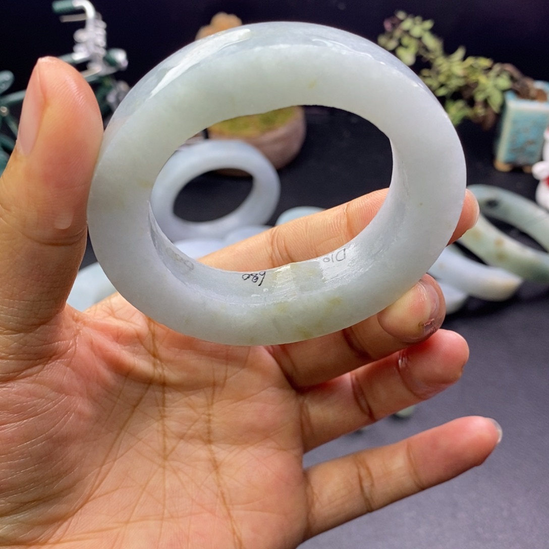定制翡翠未镶嵌手镯
