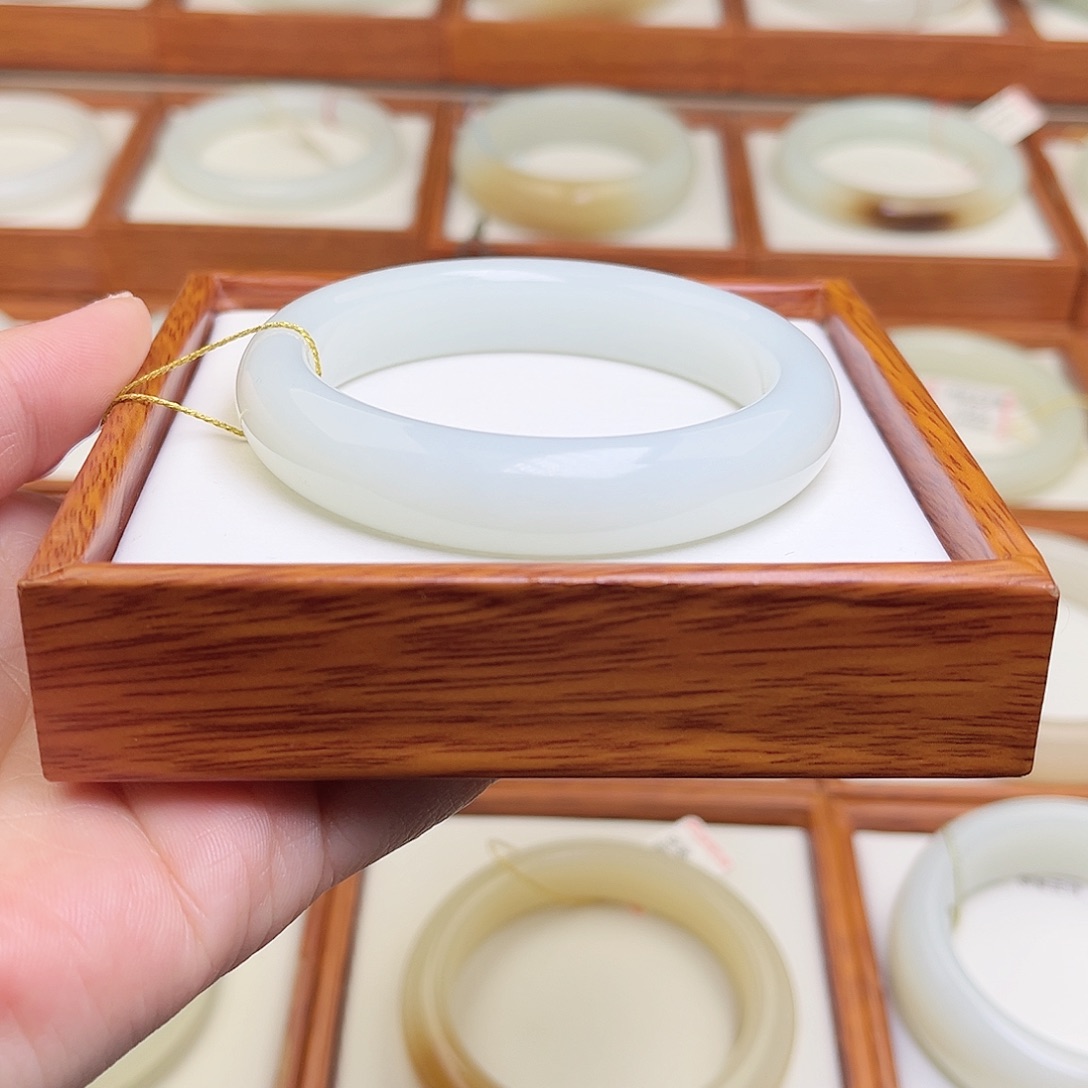 和田玉手镯未镶嵌54.6