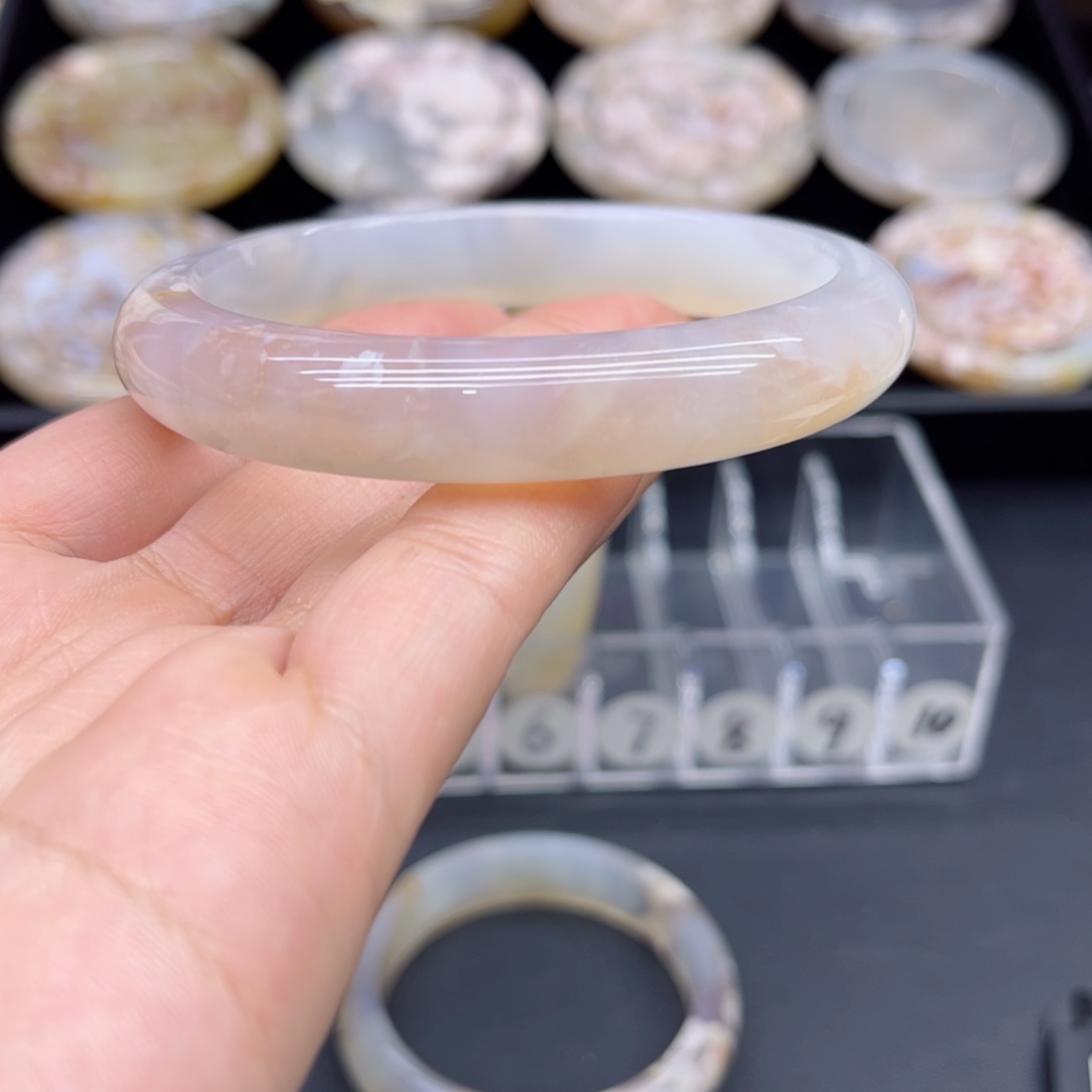 玛瑙/玉髓手镯未镶嵌6162