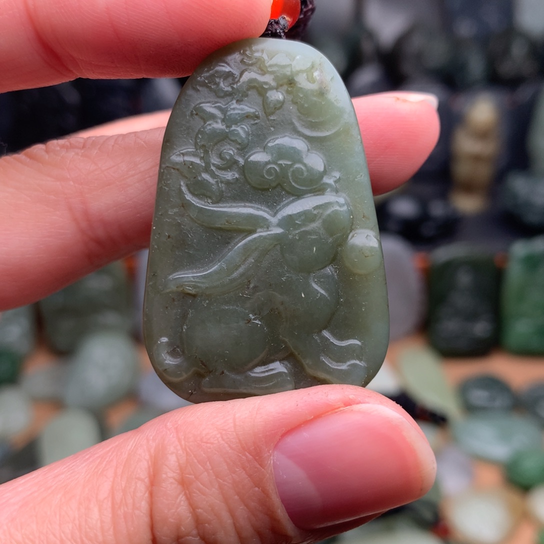 和田玉未镶嵌颈饰挂件80