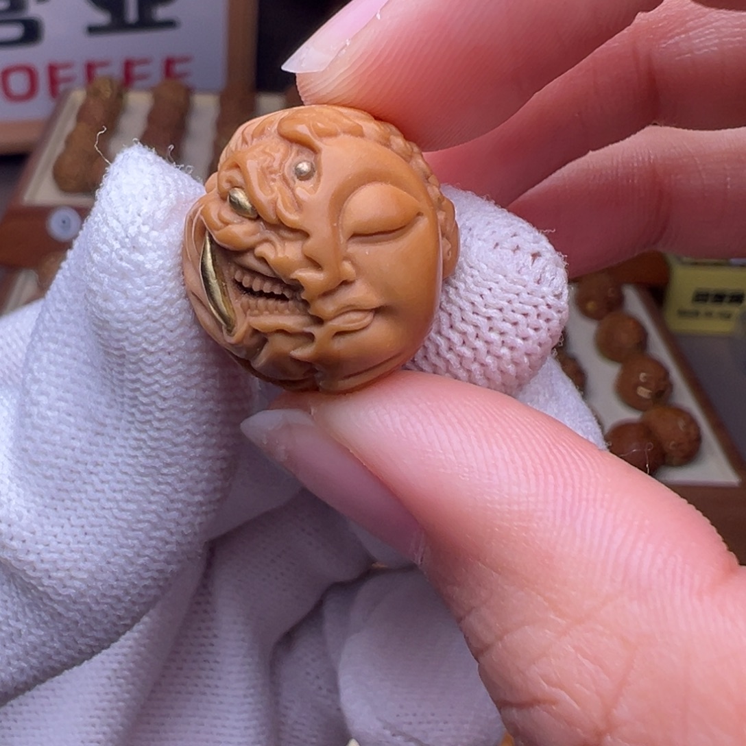 猴头核桃把件镶嵌款佛魔一念全品有正常封口线