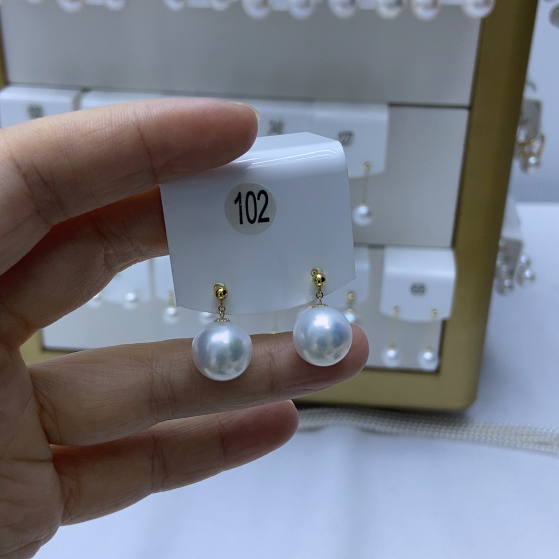 淡水珍珠18K金镶嵌耳饰