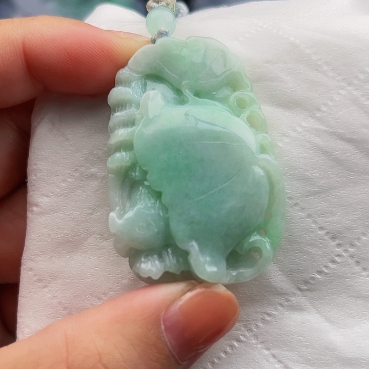 风****翡翠未镶嵌颈饰挂件