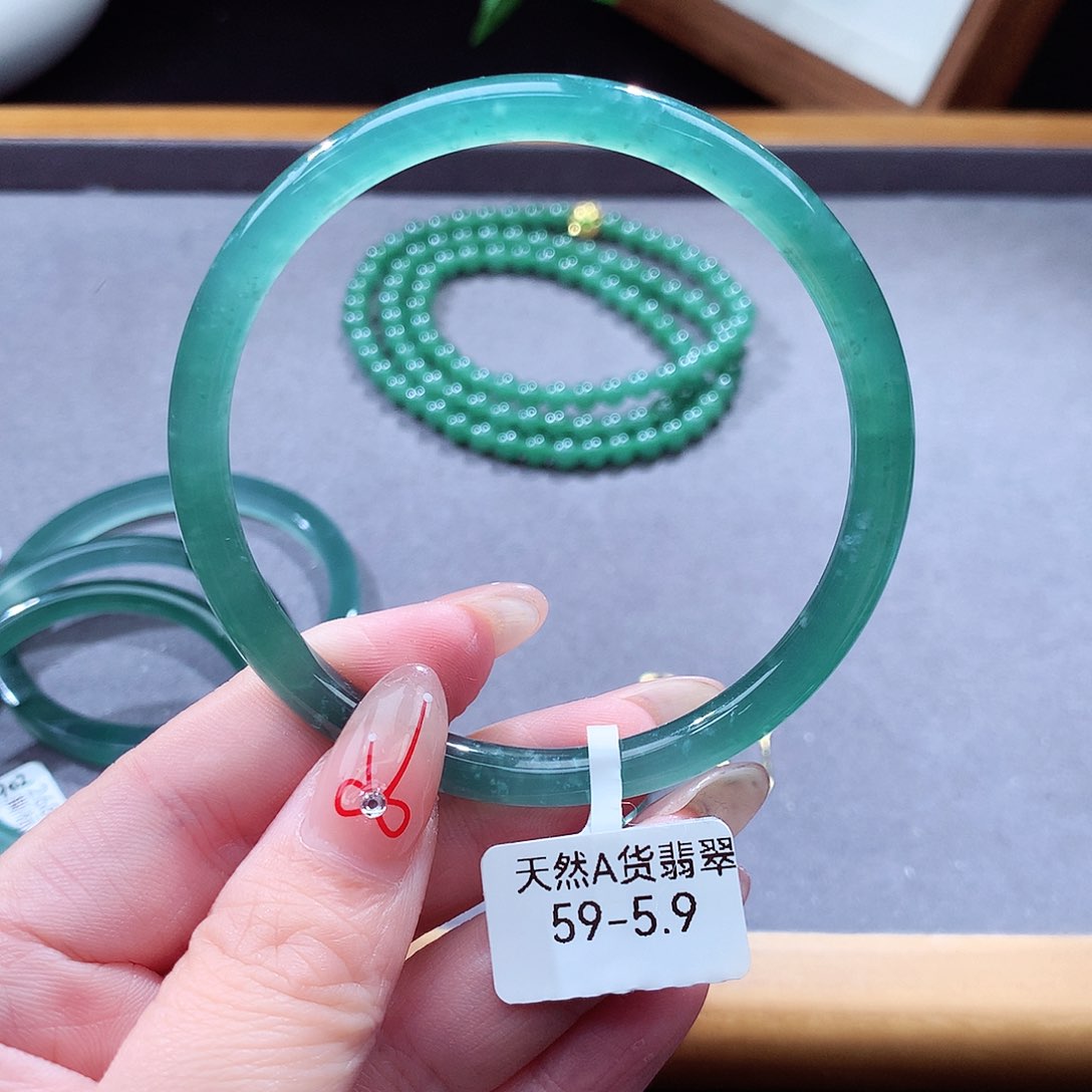 翡翠手镯（圆镯）未镶嵌
