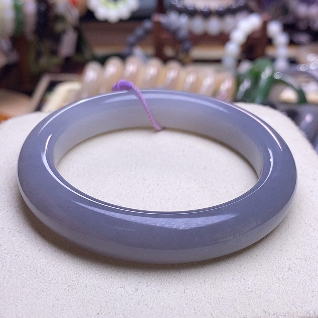 颈饰未镶嵌和田玉收藏级56.3烟紫老矿料高冰仙紫手镯