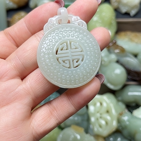 颈饰未镶嵌和田玉