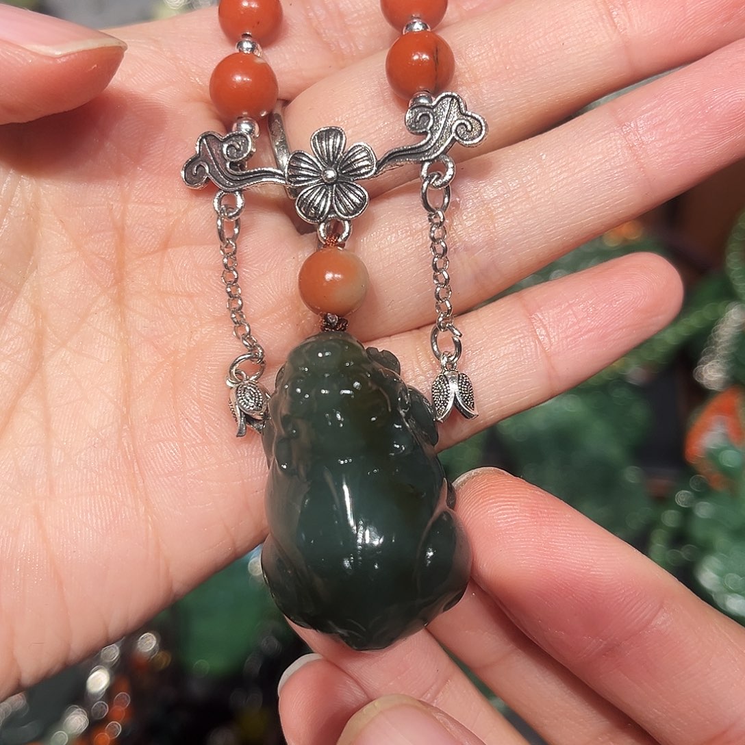 颈饰未镶嵌和田玉（糖玉）