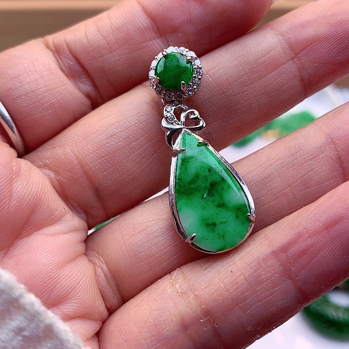 翡翠颈饰银S925镶嵌翡翠