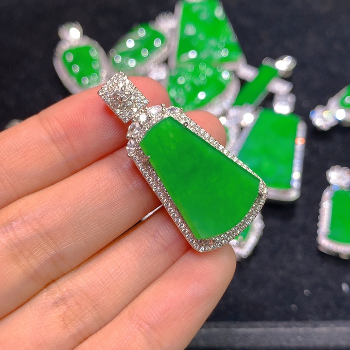 翡翠颈饰银S925镶嵌一个