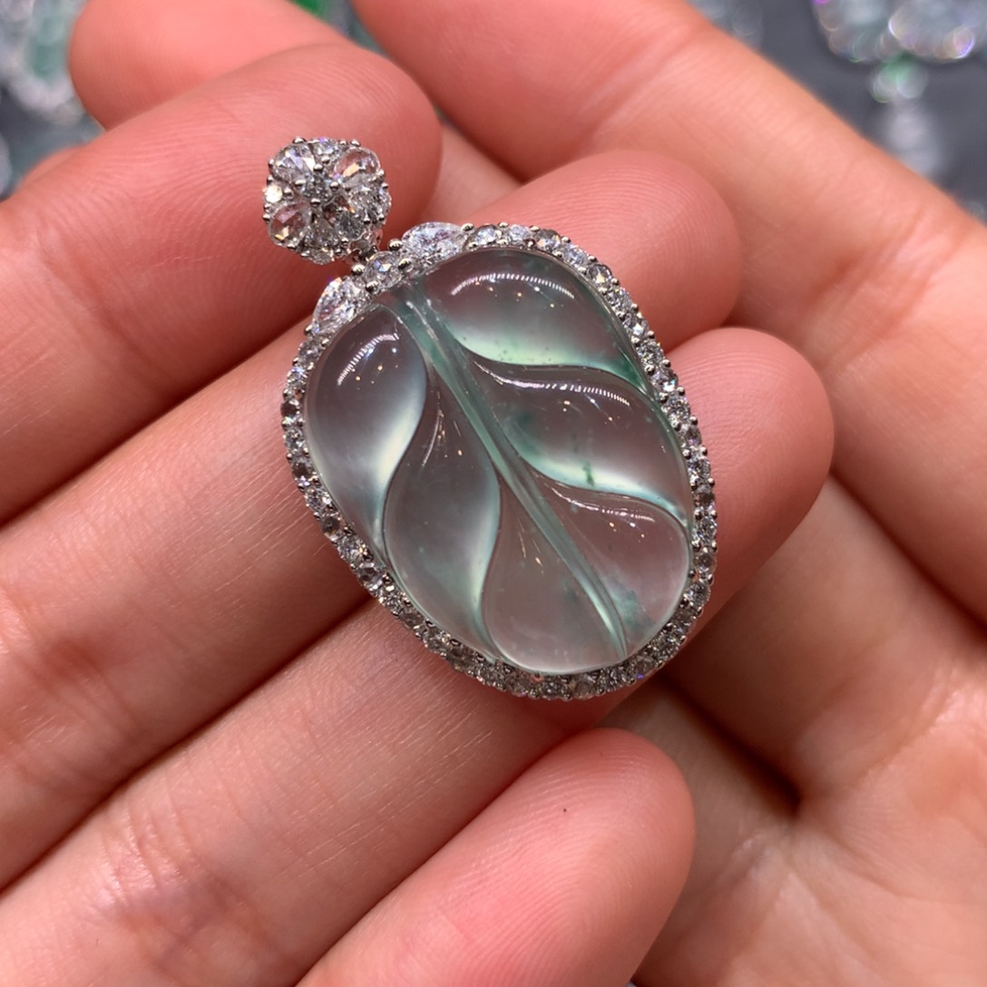 翡翠颈饰18K金镶嵌吊坠