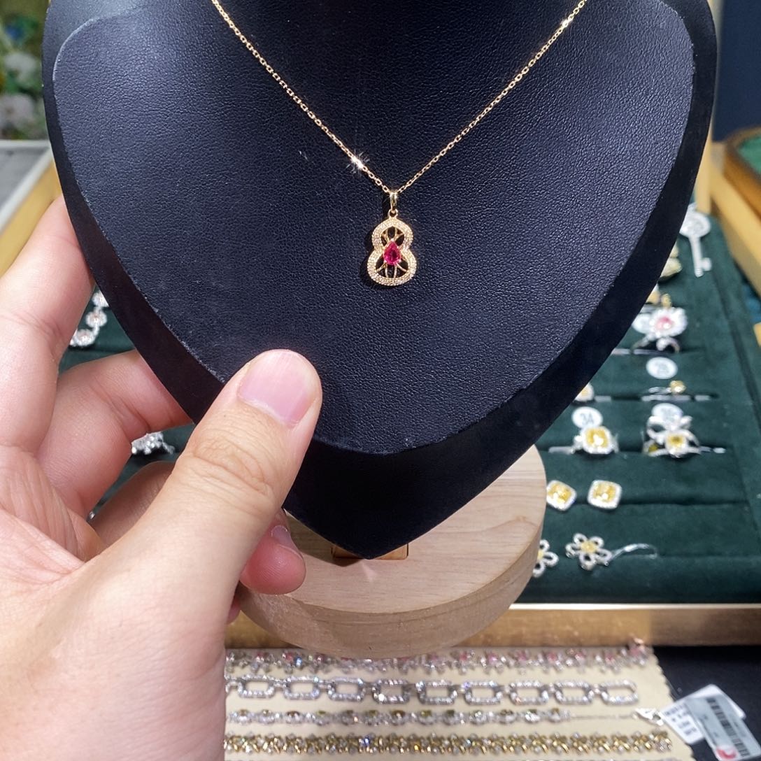 红宝石颈饰18K金镶嵌项链