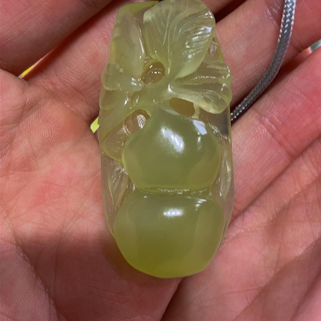 蛇纹石玉吊坠未镶嵌