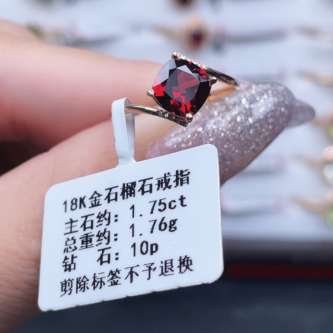 鱼***水戒指18K金镶嵌石榴石