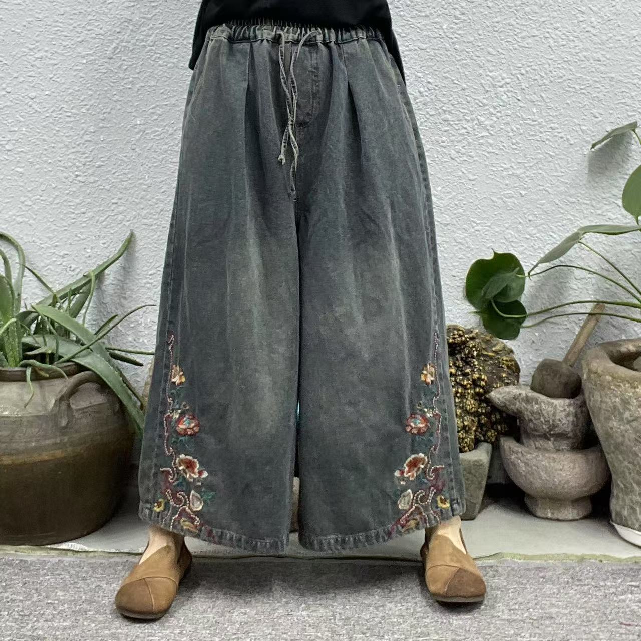 25959两侧下摆绣花直筒炒色牛仔裤（长86臀围124脚口78