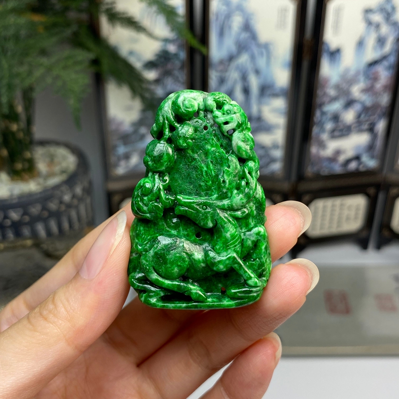 辣绿一路有你梅花鹿挂件吊坠 天然翡翠A货