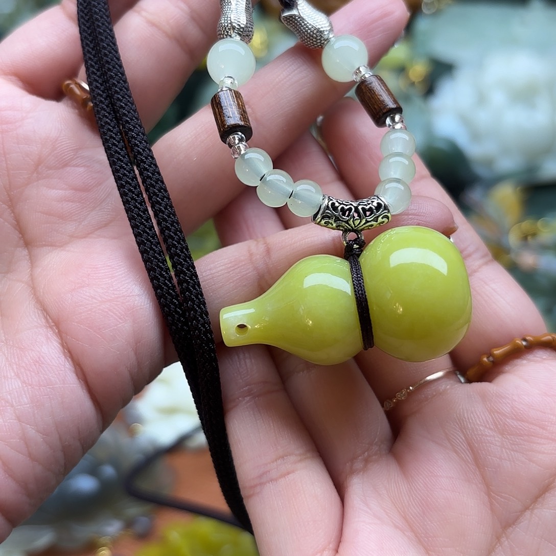 蛇纹石玉合金颈饰