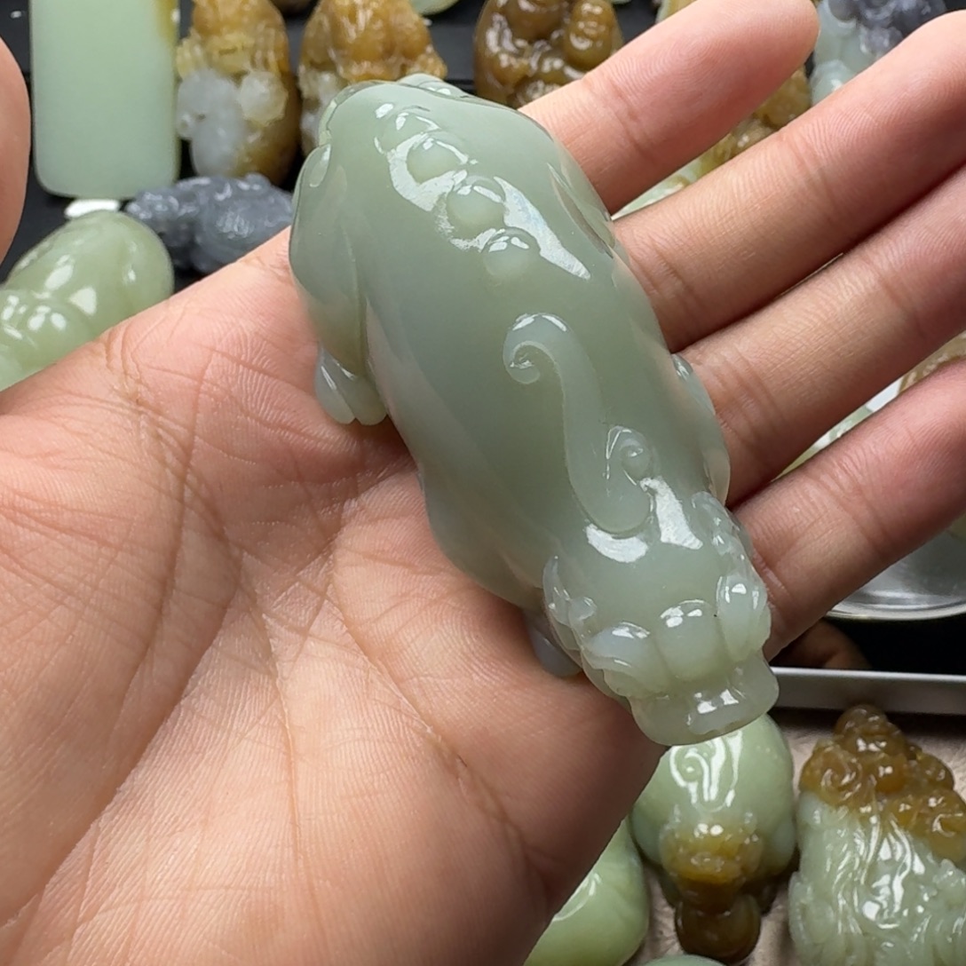 和田玉未镶嵌把件