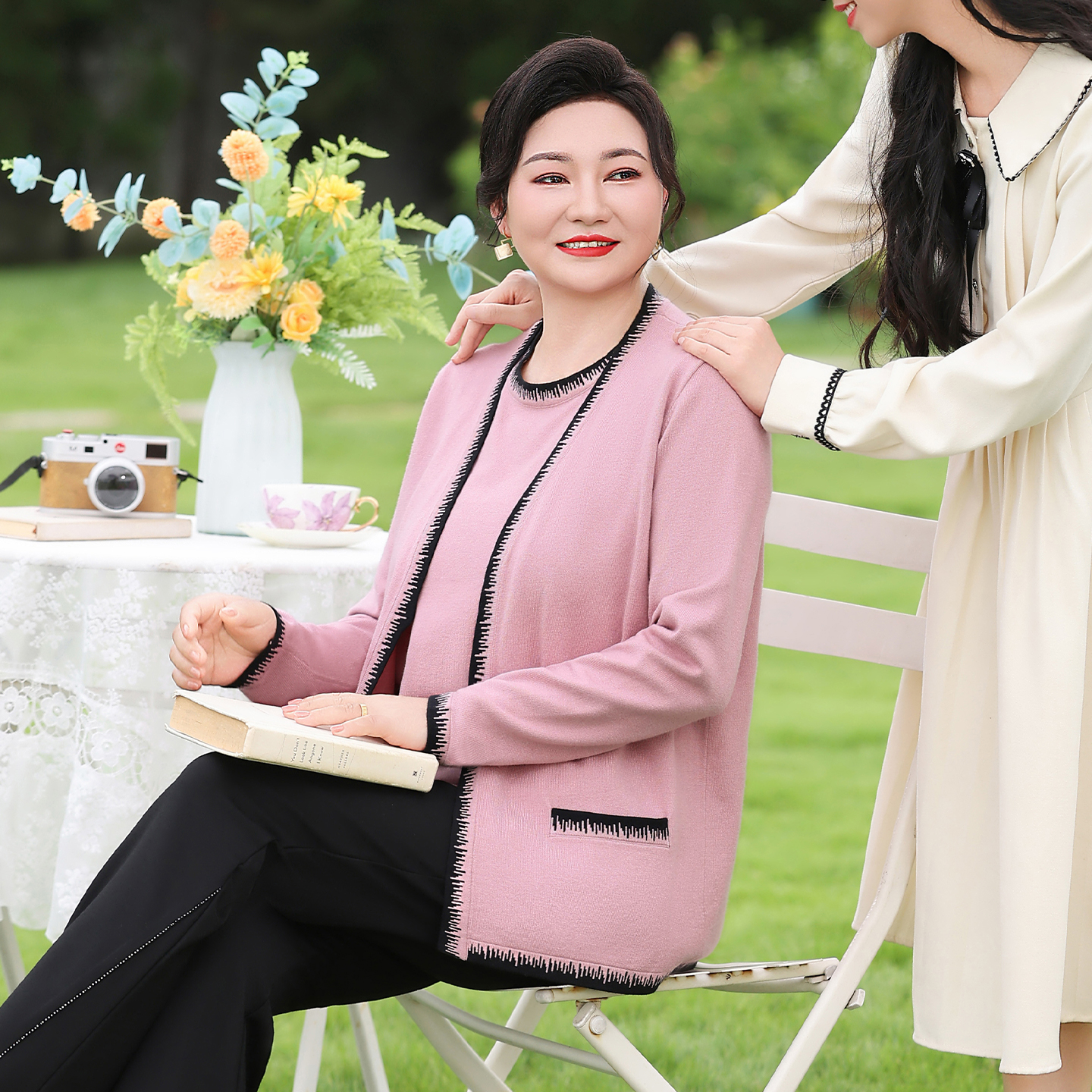 中老年女装针织衫妈妈装秋季套装时尚撞色领遮肉显瘦时髦一整套潮