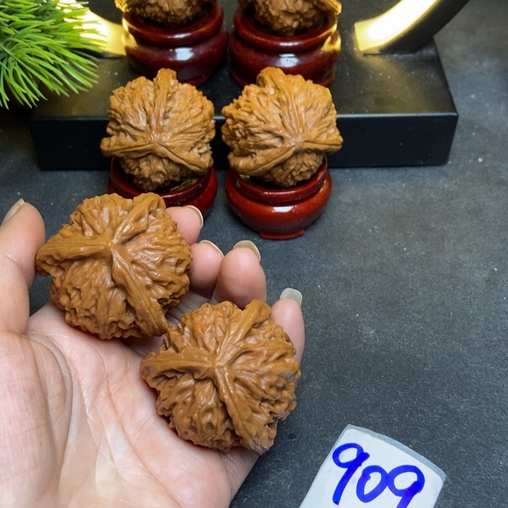 文玩核桃把件金**超42尺寸909