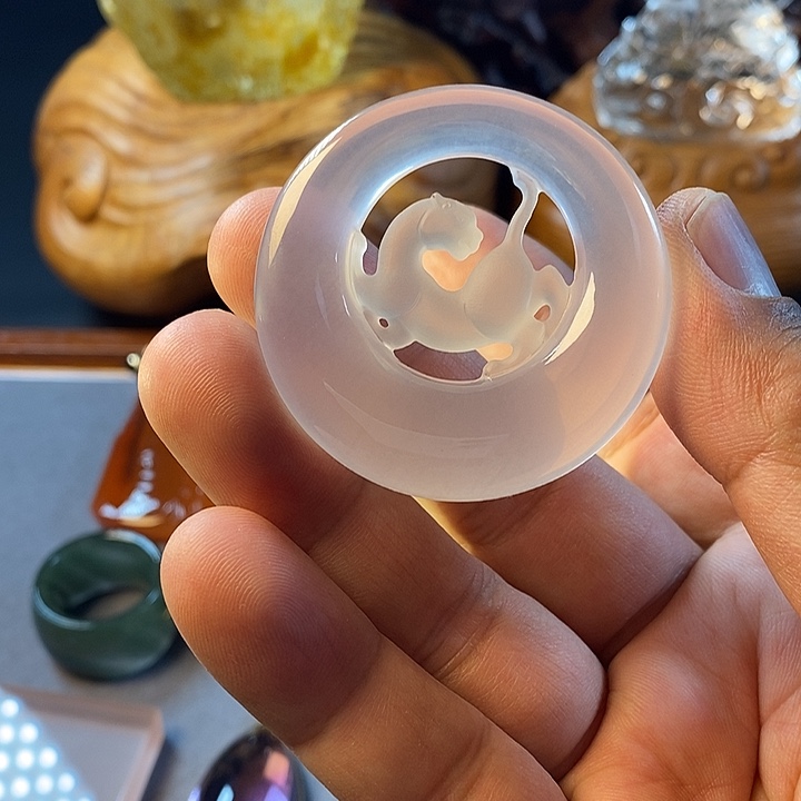 水晶颈饰未镶嵌虎牌