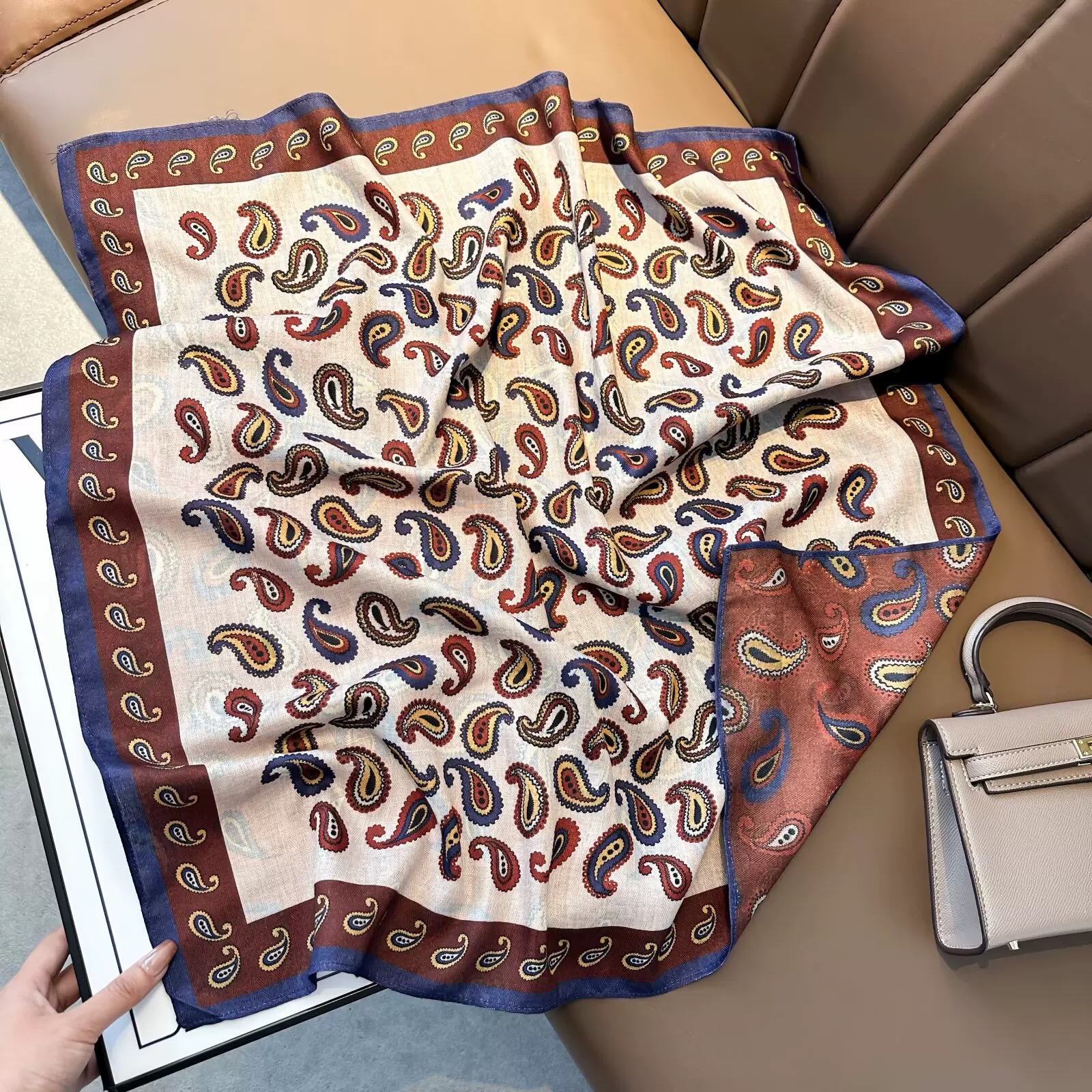 民族风女男友风波点厚款法式丝巾花色气质双面斜纹中版金腰果70cm