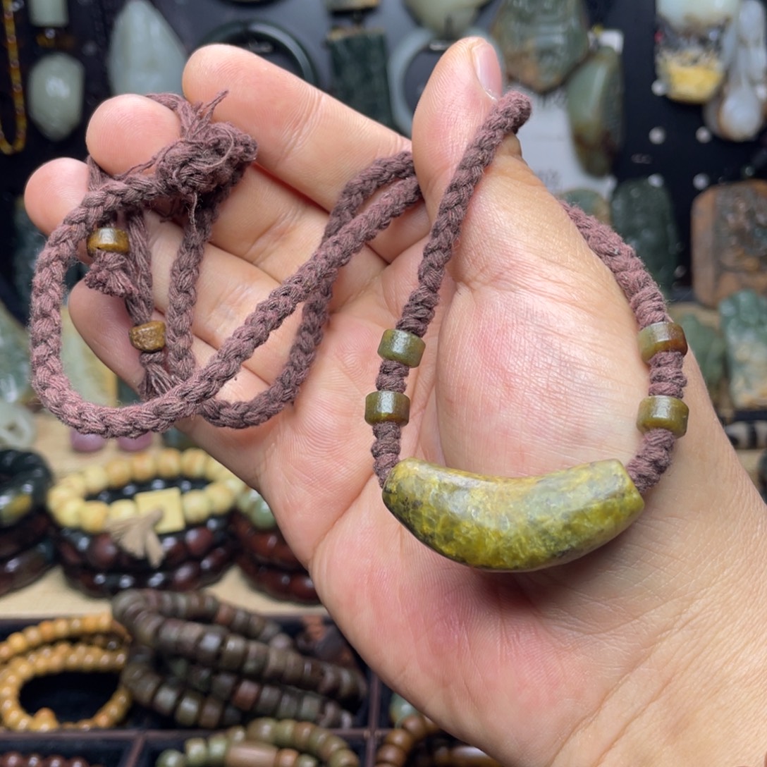 岫岩河磨玉（透闪石质玉）未镶嵌颈饰