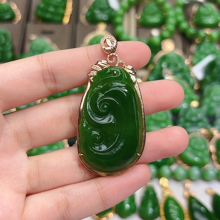 和田玉（碧玉）颈饰18K金镶嵌