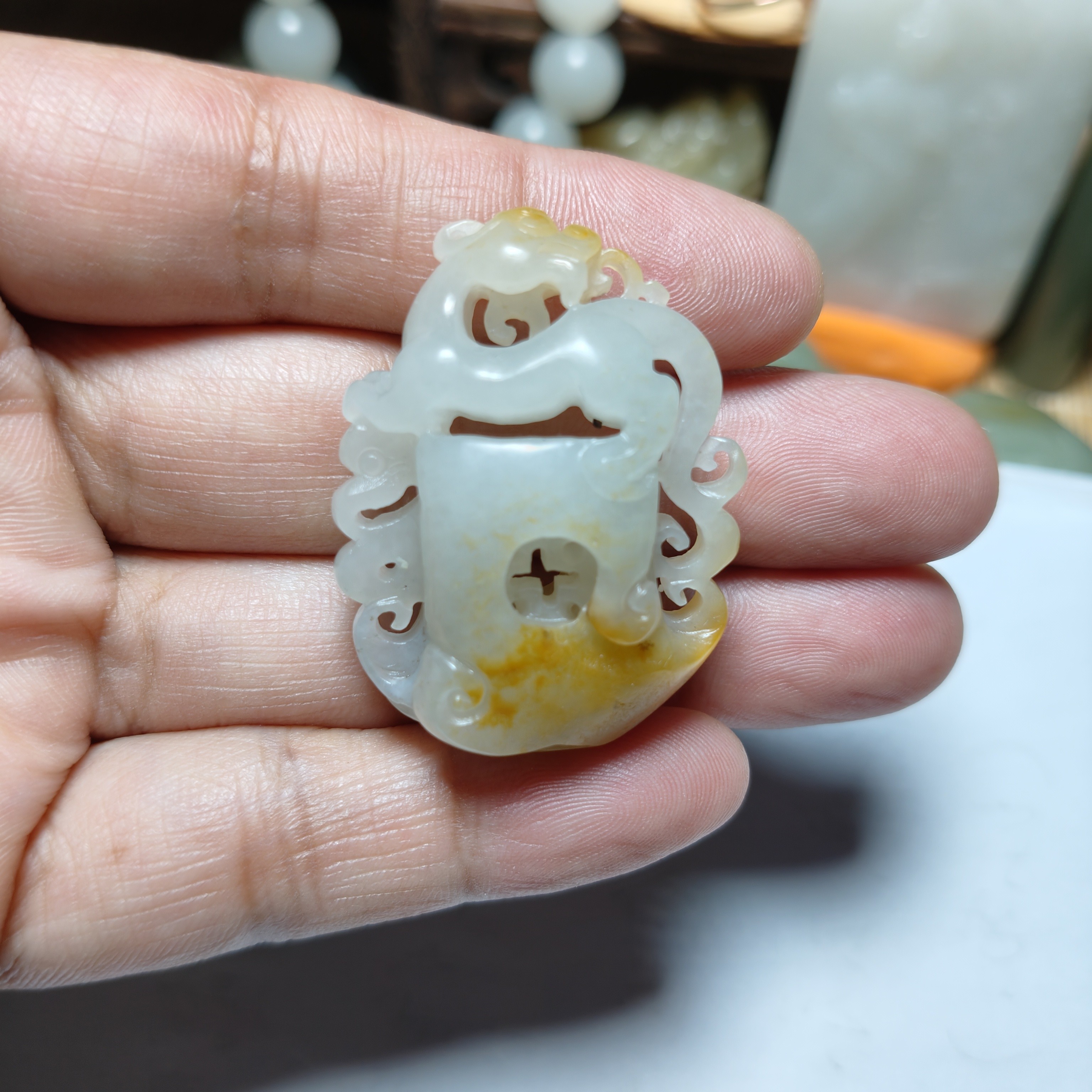和田玉挂件府上有龙