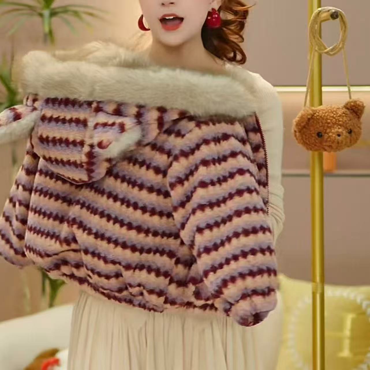 儿童冬季外套2025新款加绒加厚冬装女童时髦上衣