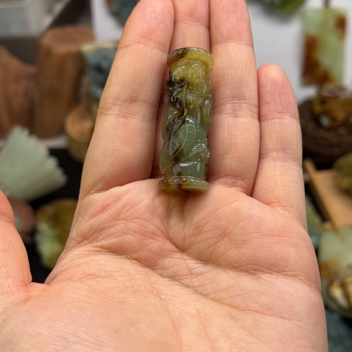 蛇纹石玉未镶嵌颈饰