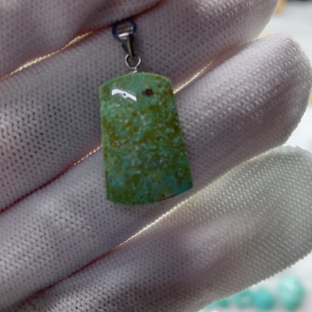 绿松石颈饰未镶嵌德****姐