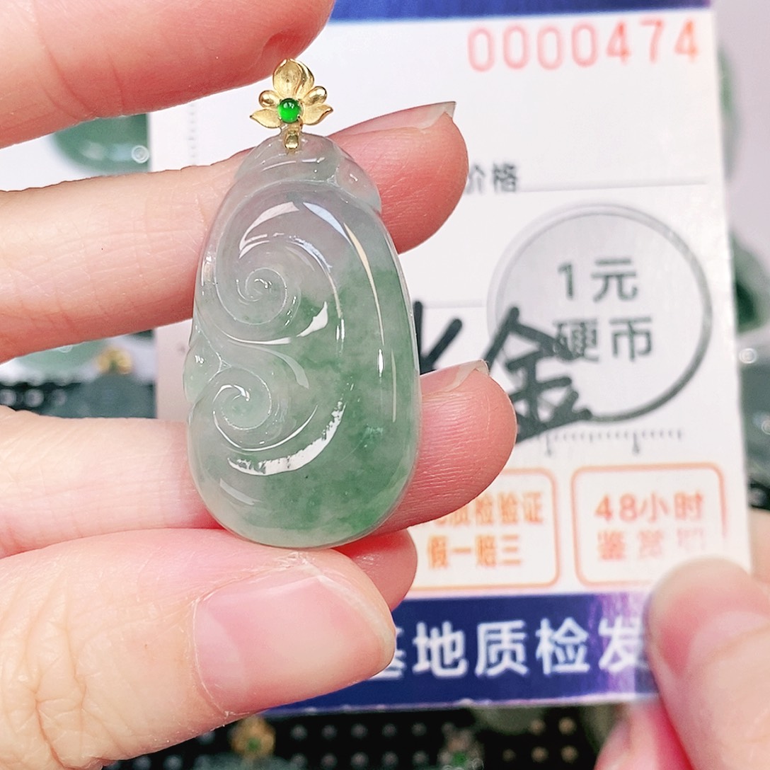 翡翠18K金镶嵌颈饰