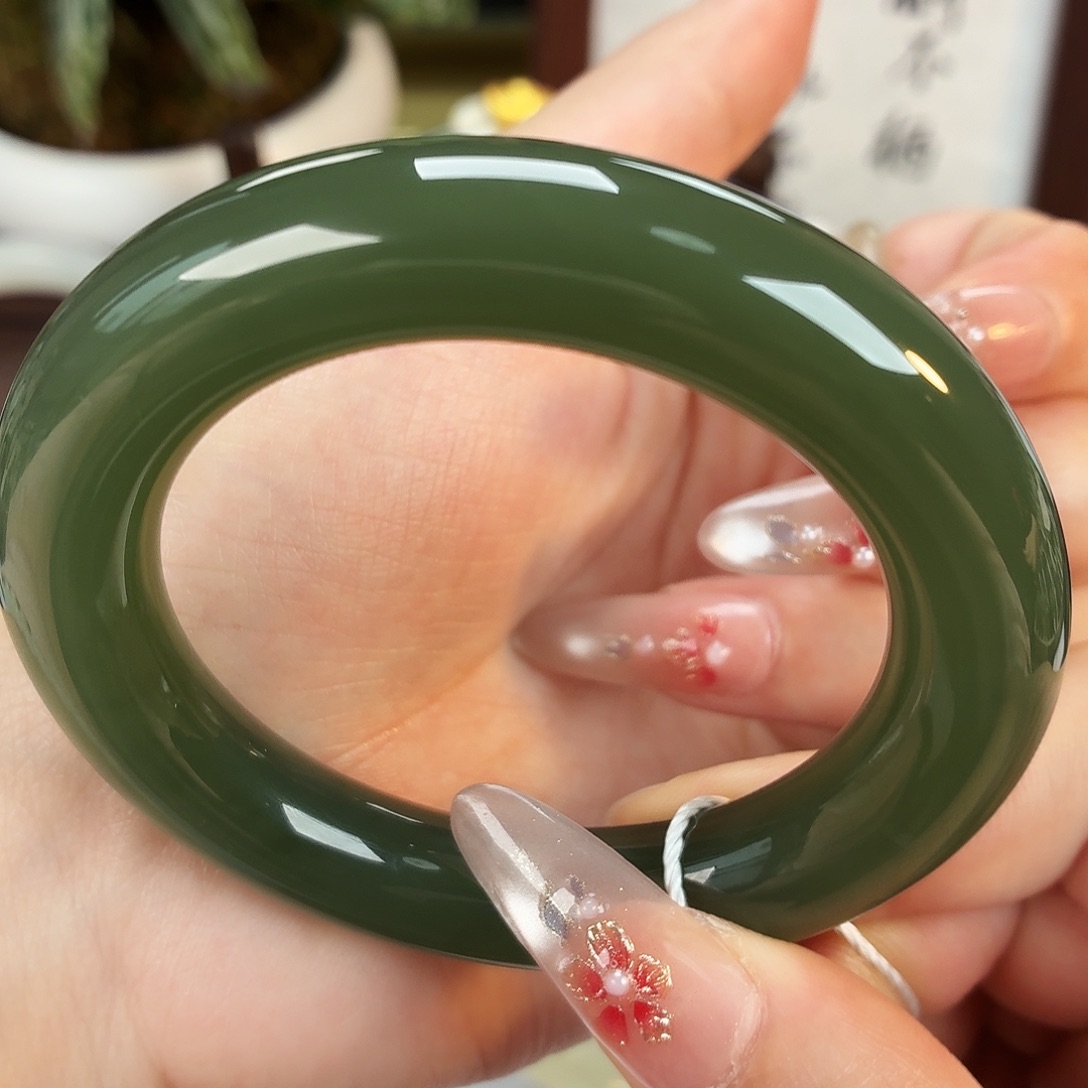 和田玉未镶嵌手镯