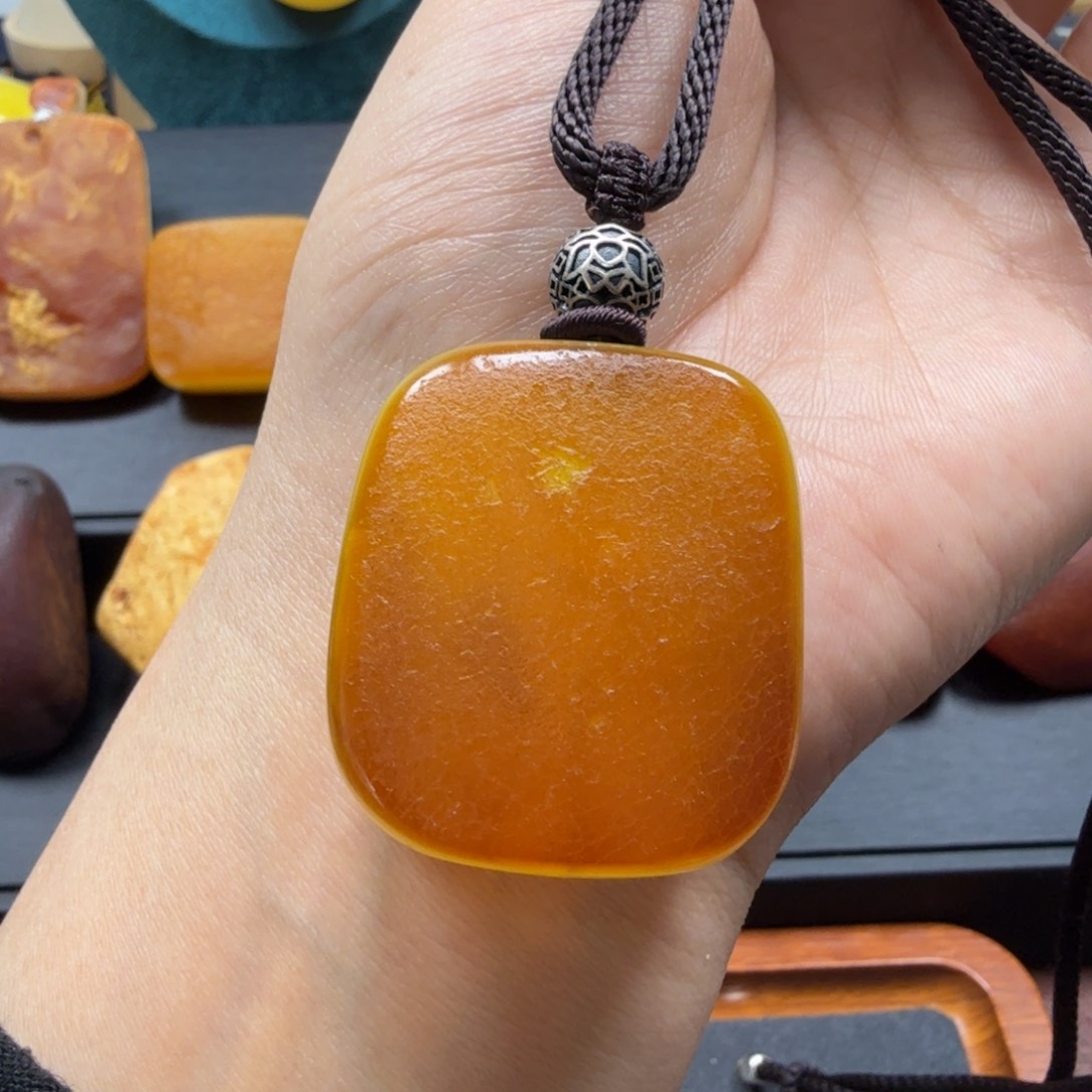 琥珀吊坠(赠链)未镶嵌