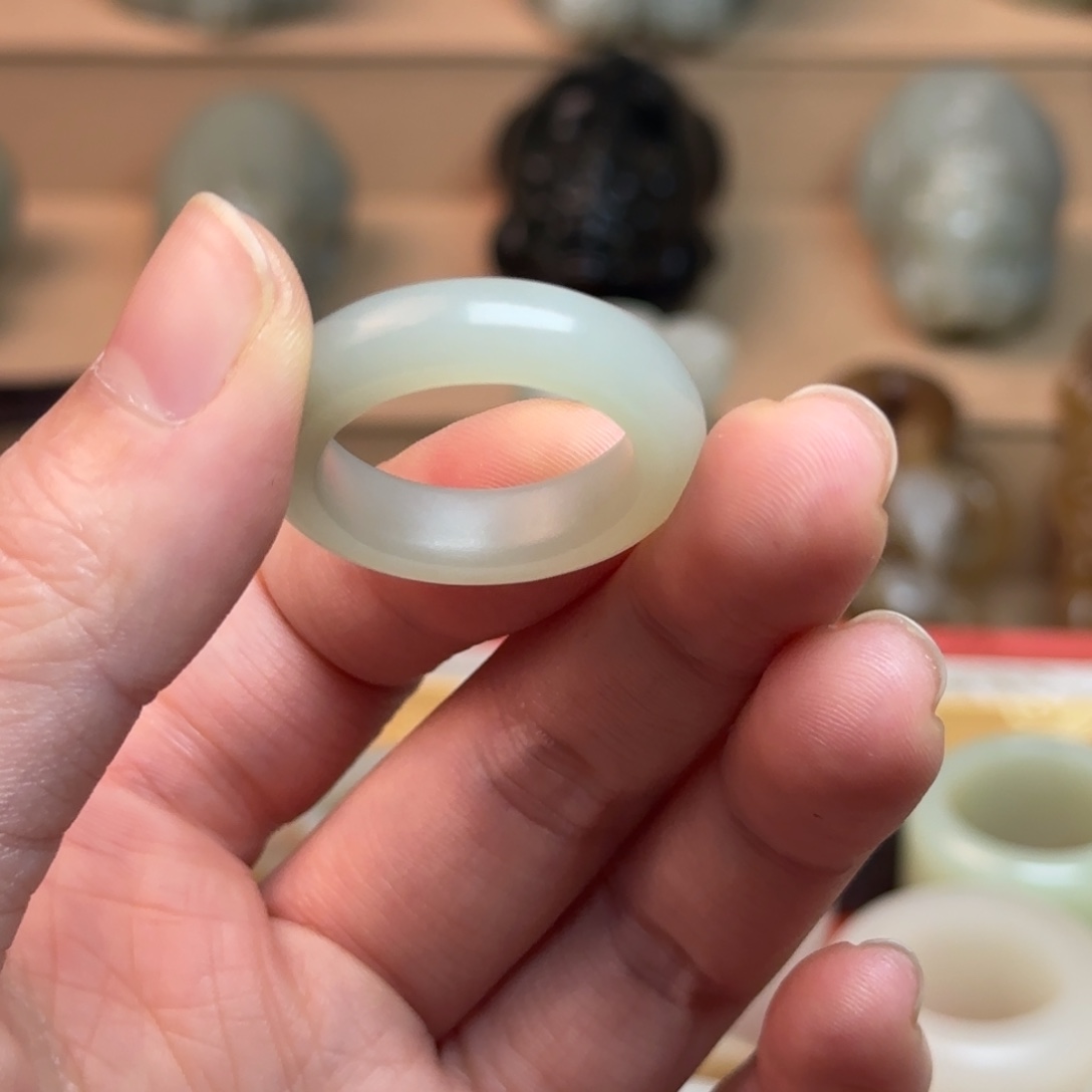 和田玉挂件未镶嵌且末20.7圈口