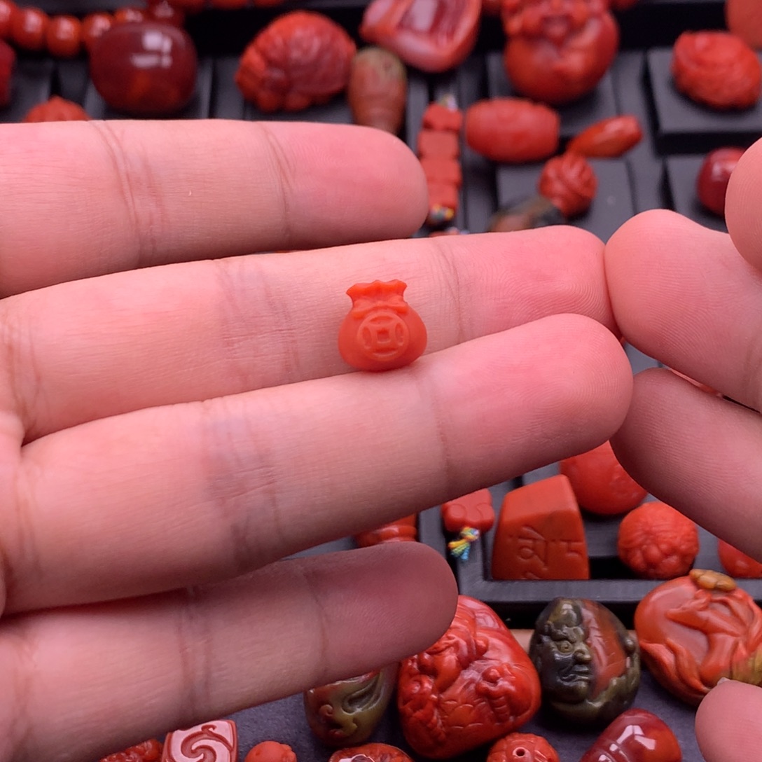 南红玛瑙未镶嵌南红精工雕刻钱袋子10mm+