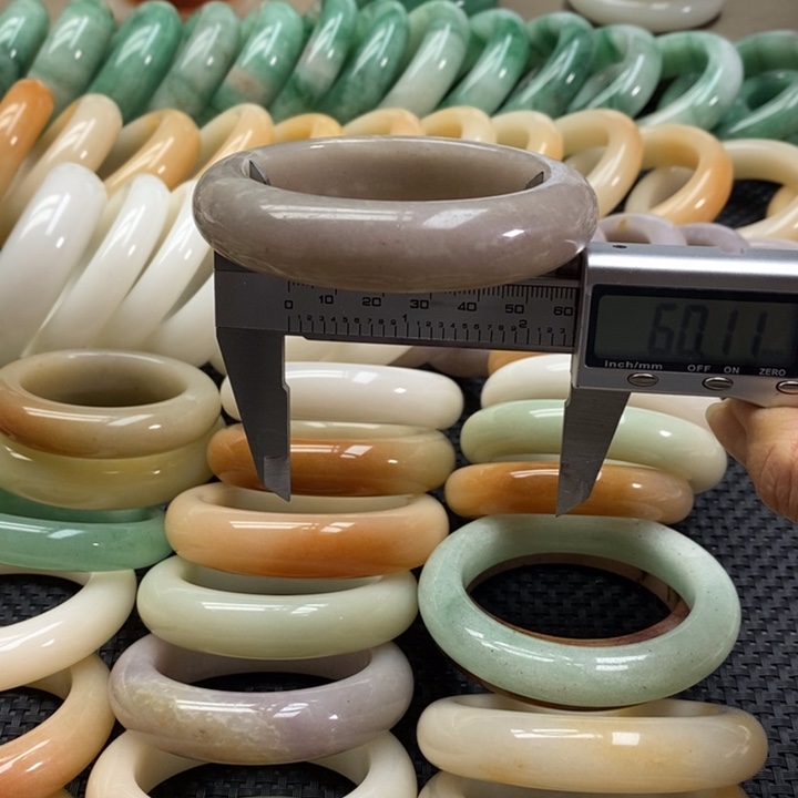 石英质玉未镶嵌手镯